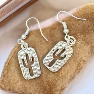 Handmade by JoJo Cactus Hammered Silver Tone  Earrings NWT